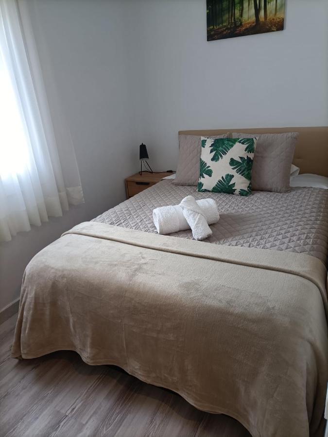 Apartamento Maya Relax Салоу Екстериор снимка