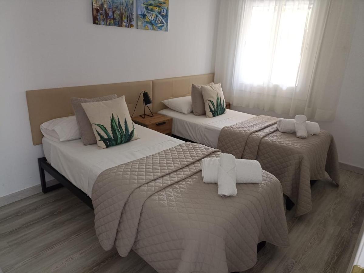 Apartamento Maya Relax Салоу Екстериор снимка